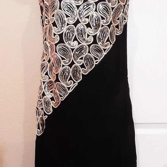 Outstanding  gold and black paisley cocktail fringe little black dress - Picture 2 of 5